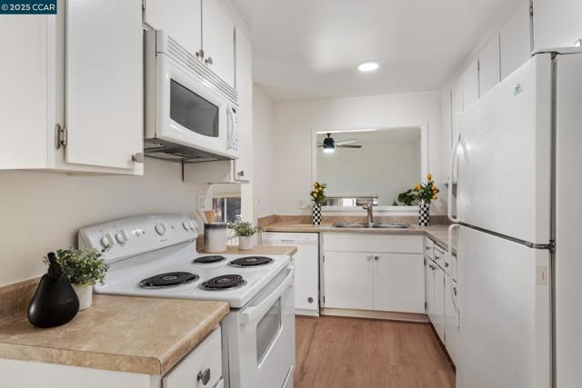 1706 Siskiyou Dr, Walnut Creek CA: https://media.crmls.org/mediaz/206a028b-56d8-4beb-a459-4559da510820.jpg