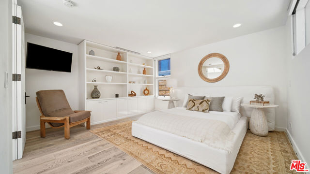 26814 Malibu Cove Colony Drive, Malibu CA: https://media.crmls.org/mediaz/206a2fab-37f7-4c56-b8d2-cdf868d5d0d6.jpg