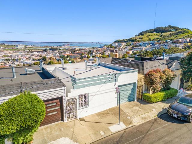 1033 Girard Street, San Francisco CA: https://media.crmls.org/mediaz/206ae529-fb0a-4da5-baf6-6b97fa390c96.jpg