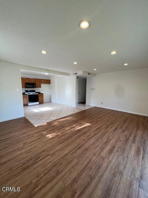 2230 Lassen Street, Oxnard CA: https://media.crmls.org/mediaz/206b4214-b62d-488c-a22f-7564bbc9a718.jpg