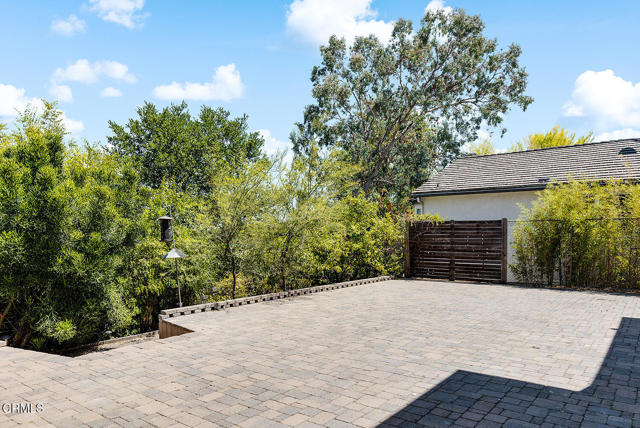 196 Malcolm Drive Drive, Pasadena CA: https://media.crmls.org/mediaz/206bb4a2-aa29-4fe1-80aa-349d221d4357.jpg