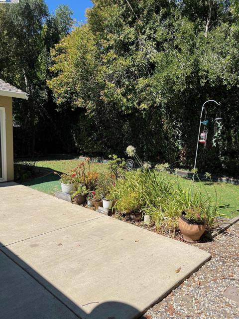 4205 Mairmont Dr, Pleasanton CA: https://media.crmls.org/mediaz/206c64b6-fc38-4d62-8fa8-3eeb2f914883.jpg