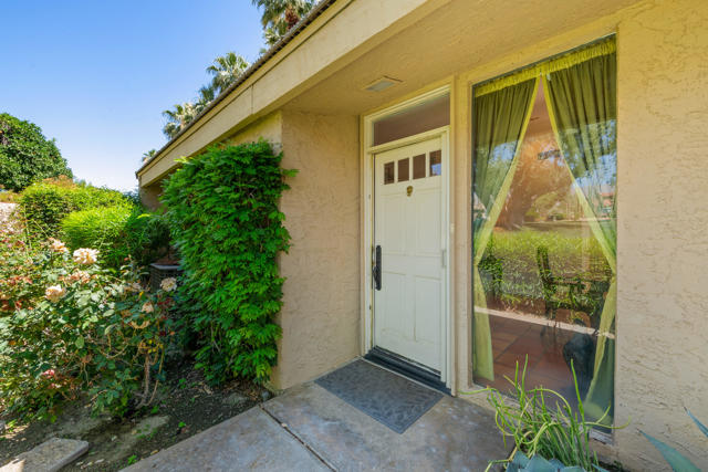 73438 Foxtail Lane, Palm Desert CA: https://media.crmls.org/mediaz/206ca007-22eb-4333-920d-47328d64306e.jpg
