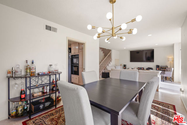 12119 Falcon Crest Way, Porter Ranch CA: https://media.crmls.org/mediaz/206d883e-f312-4c59-804c-7c930aa8b708.jpg