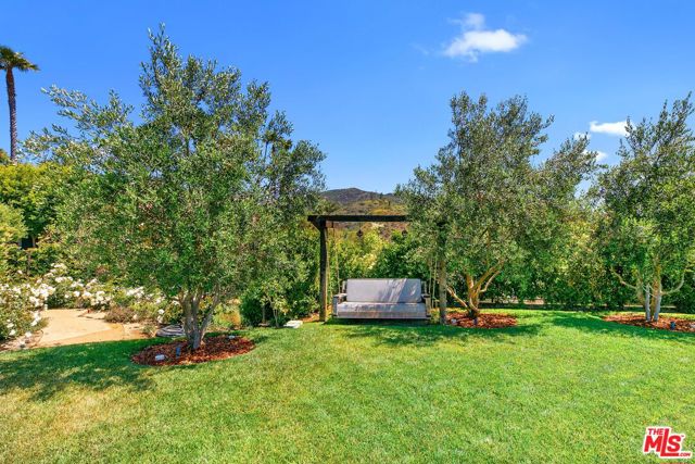 27450 Calicut Road, Malibu CA: https://media.crmls.org/mediaz/206d8fc8-97c1-4f04-8b98-5978adb09232.jpg