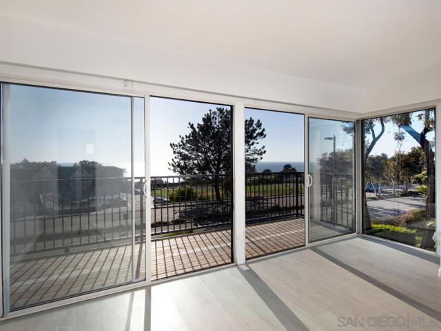 721 Camino Del Mar, Del Mar CA: https://media.crmls.org/mediaz/206dd34b-b56d-42bf-b68d-ca955cda8cfc.jpg