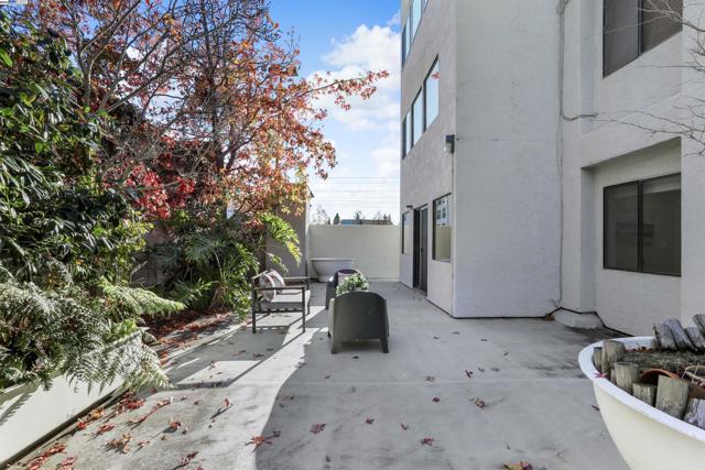 320 Peninsula Ave, San Mateo CA: https://media.crmls.org/mediaz/206e17ef-b947-4699-802b-dd70a13daaa3.jpg
