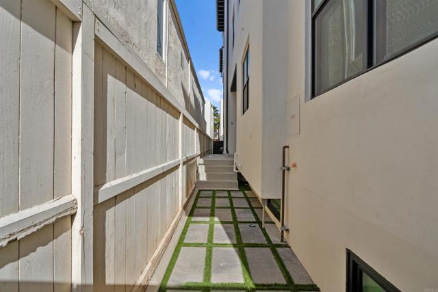 812 N Cleveland Street, Oceanside CA: https://media.crmls.org/mediaz/206e7ee5-ec82-4042-b4af-d2fb80637f56.jpg