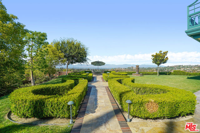 19000 Dorlon Drive, Tarzana CA: https://media.crmls.org/mediaz/206e84c7-a7d8-4229-8608-661b952e86c0.jpg
