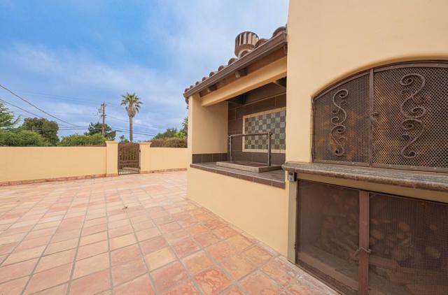 10883 Assisi Way, Salinas CA: https://media.crmls.org/mediaz/206ea06a-df63-425b-bfbb-c1a18db86716.jpg