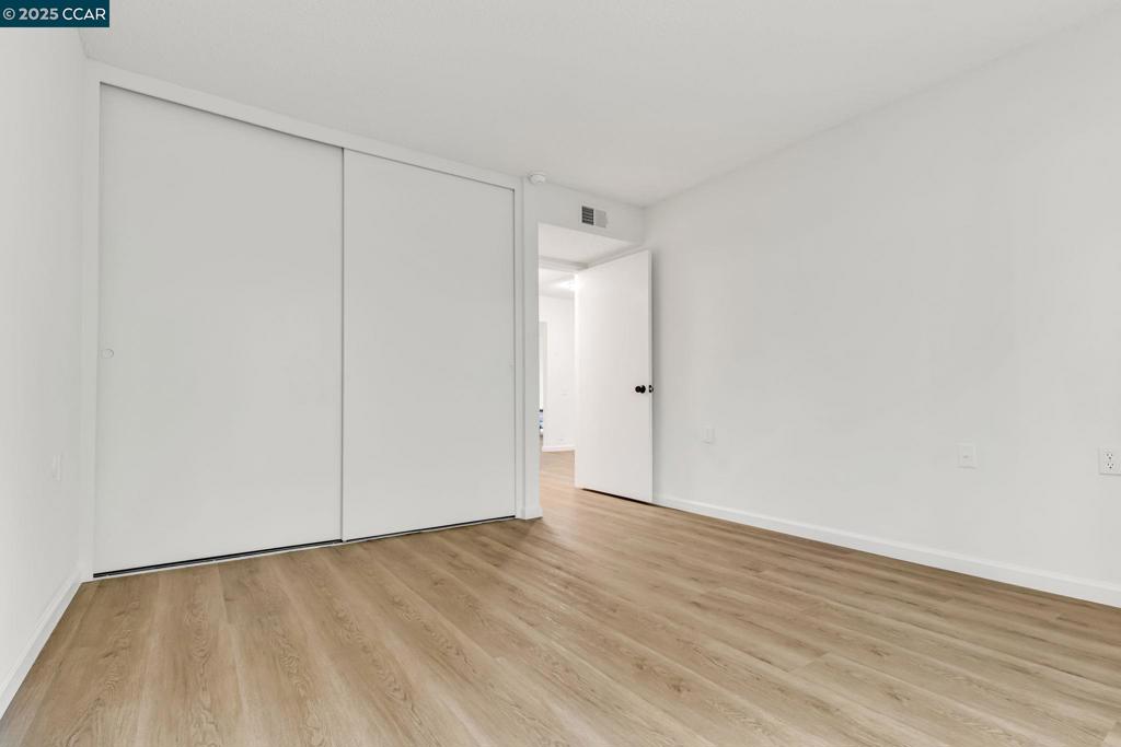 https://media.crmls.org/mediaz/206eb959-0d6a-466c-ab60-ae87de764330.jpg?preset=X-Large