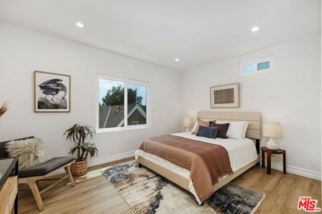 326 N Beachwood Drive, Los Angeles CA: https://media.crmls.org/mediaz/206ec419-25e6-4d6f-9691-165a7a470689.jpg