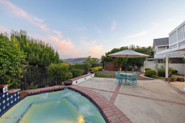 6690 Oak Springs Drive, Oak Park CA: https://media.crmls.org/mediaz/206ec629-61d7-489a-9fee-ae7ed70e1f47.jpg