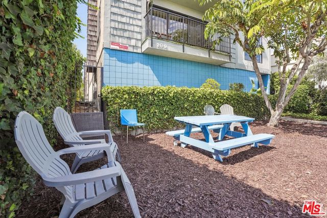 209 4th Avenue photo 7