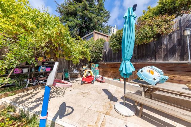 440442 29th Street, San Francisco CA: https://media.crmls.org/mediaz/206fa418-8609-4bbe-a620-a4c1e768e161.jpg