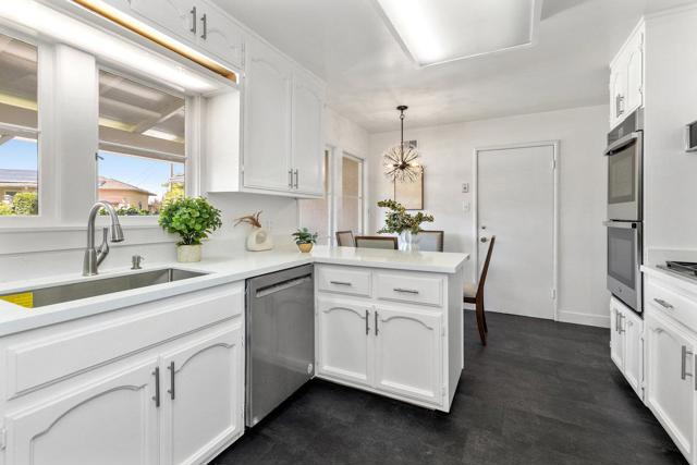 1202 Woodland Drive, San Mateo CA: https://media.crmls.org/mediaz/206fa7bd-1276-468c-bf58-d1b06a3ecfc6.jpg