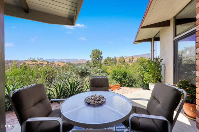 9728 Shadow Island Drive, Shadow Hills CA: https://media.crmls.org/mediaz/206ff2d9-bd93-4265-a398-9c06db6c7e32.jpg
