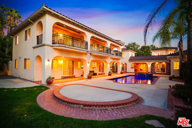Image 4 of 58 For 10655 Camarillo Street