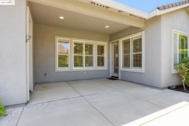 551 Quindell Way, Brentwood CA: https://media.crmls.org/mediaz/20704df1-3c60-4ac6-8b77-a9441a10822f.jpg