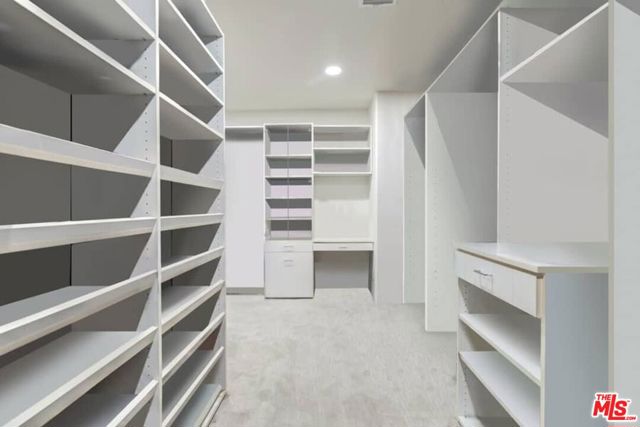 2322 Canyonback Road, Los Angeles CA: https://media.crmls.org/mediaz/20707686-0288-4627-a6df-14304a5a7302.jpg