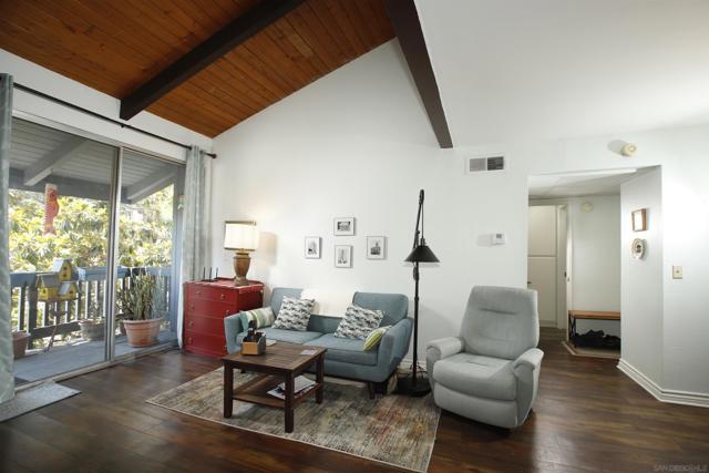 5003 Westpark Dr, North Hollywood CA: https://media.crmls.org/mediaz/2070b082-a127-4cf7-8a9b-186d50b980f8.jpg