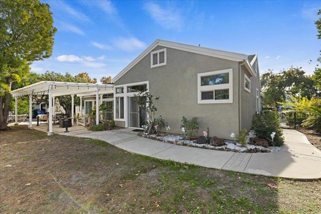 490 Chesapeake Terrace, Brentwood CA: https://media.crmls.org/mediaz/207212c7-ace9-4c1f-af42-7b4cf8623ad1.jpg