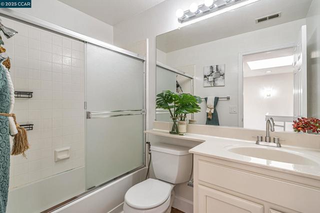 7464 Oxford Cir, Dublin CA: https://media.crmls.org/mediaz/20723d93-24fe-4db5-9ceb-abd5bf20fb36.jpg