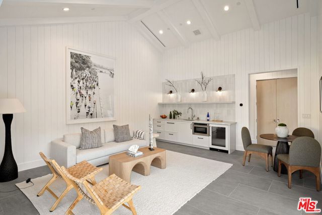 10444 Charing Cross Road, Los Angeles CA: https://media.crmls.org/mediaz/2072d4e5-a9cb-474c-8e9e-d4dd8503aae9.jpg