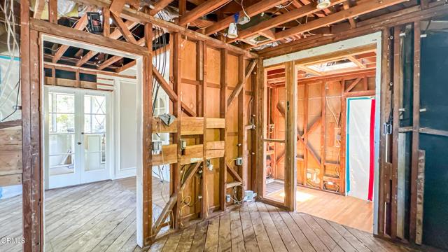 2560 Allen Avenue, Altadena CA: https://media.crmls.org/mediaz/20731c5c-f665-4d07-b436-5f6eb6da92ff.jpg