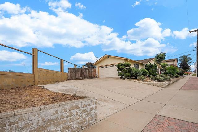 945 Nacion Avenue, Chula Vista CA: https://media.crmls.org/mediaz/207344aa-39c5-42ab-8a70-10d04e623c43.jpg