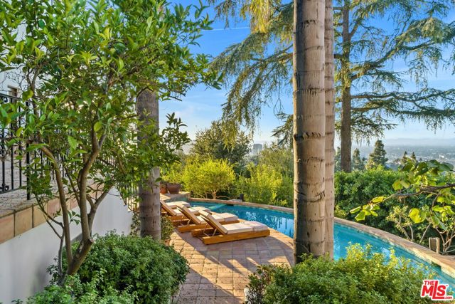 3527 Wonder View Drive, Los Angeles CA: https://media.crmls.org/mediaz/207344e3-5381-42aa-99f8-c1bcb1e00adb.jpg