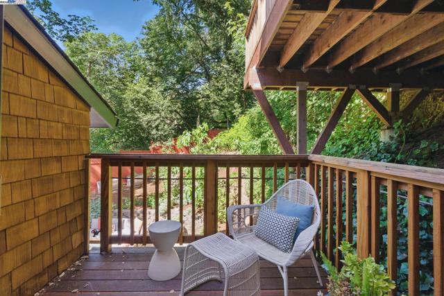 7380 Claremont Ave, Berkeley CA: https://media.crmls.org/mediaz/20739568-f2ed-4a54-b467-e20e6ce89dc0.jpg