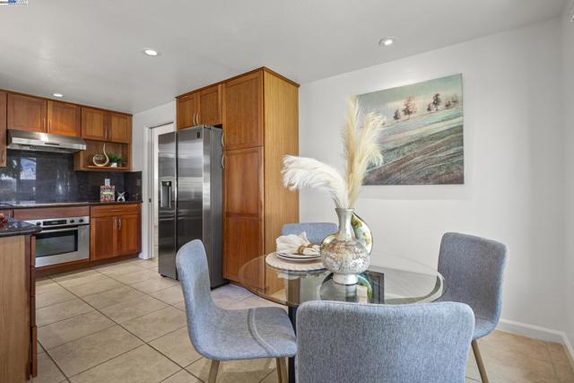 139 Justin Cir, Alameda CA: https://media.crmls.org/mediaz/2073bc5e-2af7-4605-9452-d820ebcb5227.jpg