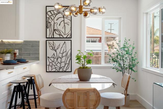 278 Cairo Rd, Oakland CA: https://media.crmls.org/mediaz/20740dd3-8468-4e48-b361-ead7c8bba046.jpg
