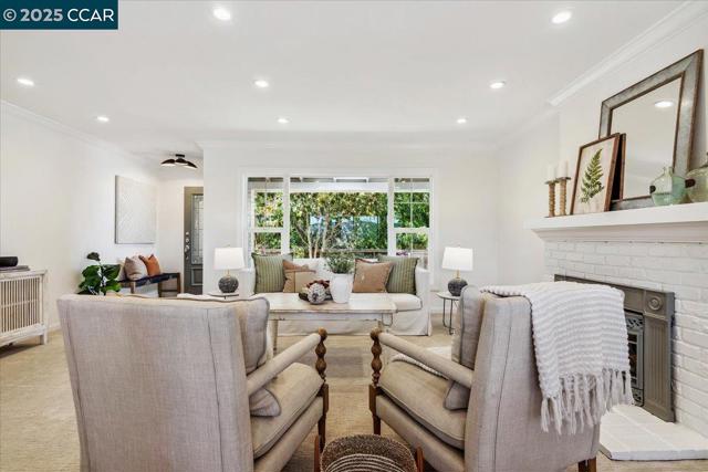 135 Camino Don Miguel, Orinda CA: https://media.crmls.org/mediaz/20748064-0af0-45bb-80a6-49e3627ec082.jpg