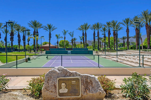 400 Tomahawk Drive, Palm Desert CA: https://media.crmls.org/mediaz/2074b790-0208-43e8-9bf6-e3d41af2e888.jpg