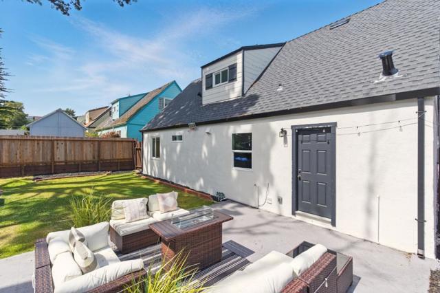640 Heather Court, Pacifica CA: https://media.crmls.org/mediaz/20755280-fe67-4b6f-b5e8-f4bd87163ef9.jpg