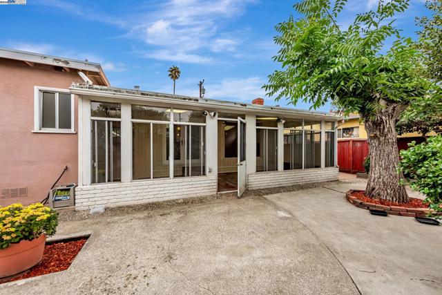 1315 Mersey Ave, San Leandro CA: https://media.crmls.org/mediaz/207571a6-4ef0-44a9-a0c1-3a3dee510d31.jpg