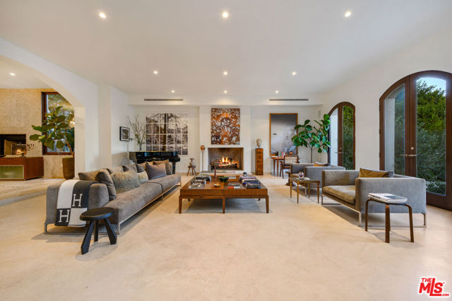 623 N ALTA Drive, Beverly Hills CA: https://media.crmls.org/mediaz/20759ae8-255a-4d0d-bd35-433ee9551d67.jpg
