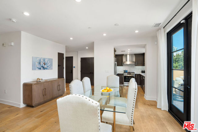 10523 Ashton Avenue, Los Angeles CA: https://media.crmls.org/mediaz/2075c909-95c6-4af6-8f36-4cdbb8c1cc6a.jpg