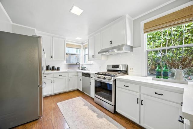 2084 San Carlos Avenue, San Carlos CA: https://media.crmls.org/mediaz/2075e2c1-fd02-4239-a260-2533b0f6c173.jpg