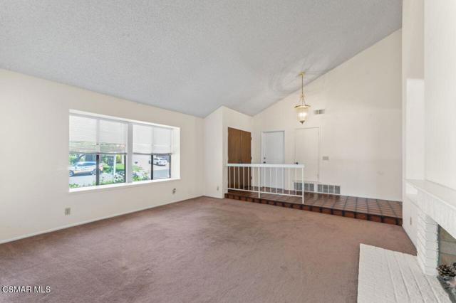 3116 Melody Lane, Simi Valley CA: https://media.crmls.org/mediaz/20760a21-8550-4e2c-bb46-bdba77820856.jpg