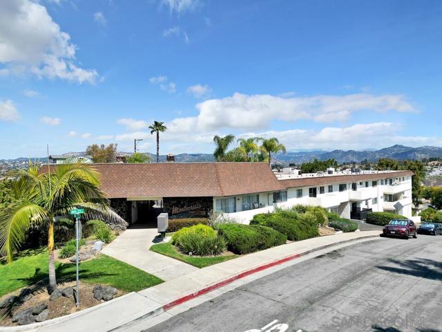 806 E 4Th Ave, Escondido CA: https://media.crmls.org/mediaz/2076267a-f674-42c3-88f3-027072a3931d.jpg