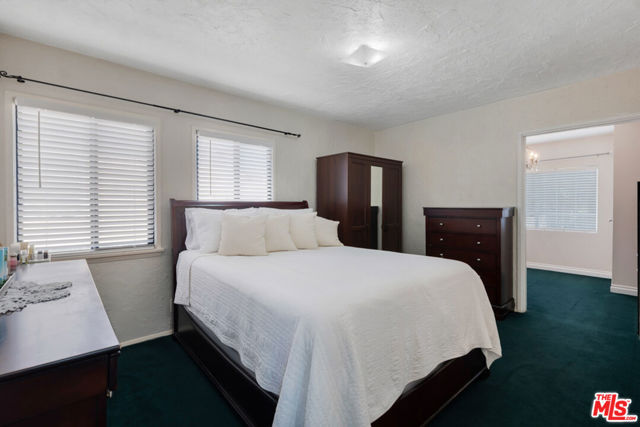 818 N Brand Boulevard, San Fernando CA: https://media.crmls.org/mediaz/207640f1-139c-43c9-8cff-3e89b83dc333.jpg
