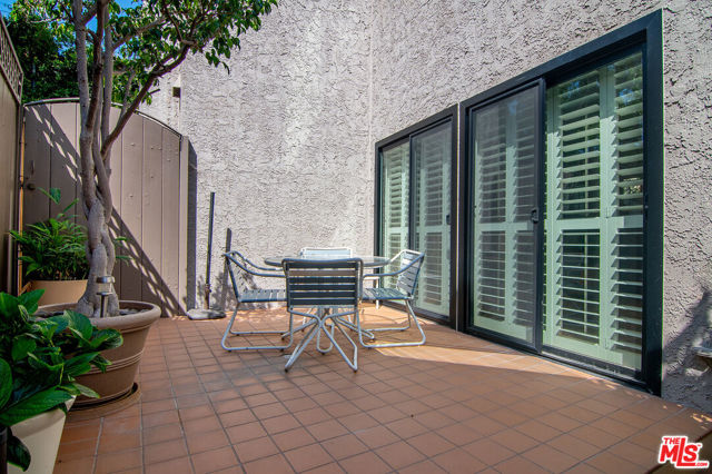 1621 Hilts Avenue, Los Angeles CA: https://media.crmls.org/mediaz/207658e8-7d8b-4b7c-b4fc-b83b2645368f.jpg