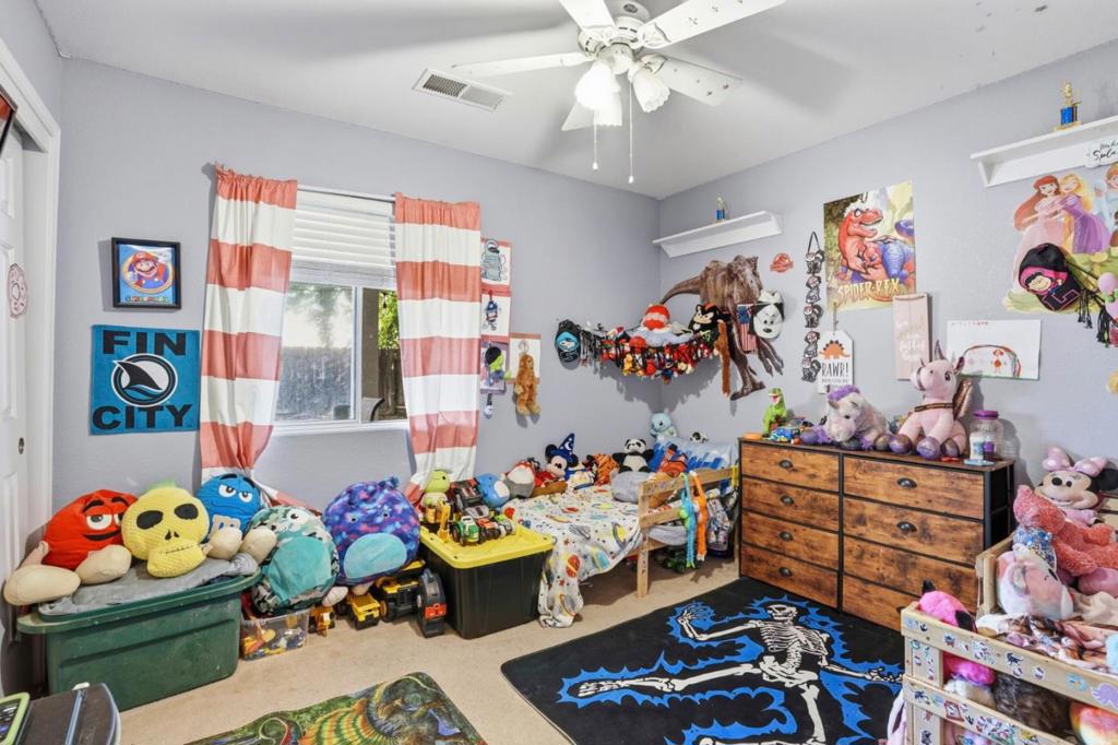 https://media.crmls.org/mediaz/2076d39e-b538-4091-8d5f-0fc6c9013680.jpg?preset=X-Large