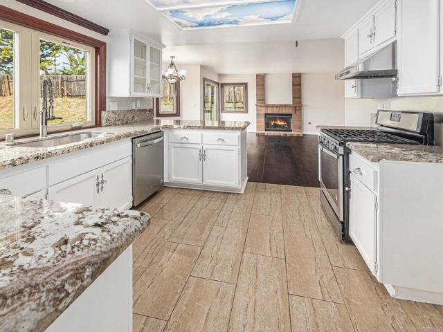 Detail Gallery Image 8 of 31 For 9462 Pipilo St, San Diego,  CA 92129 - 4 Beds | 2/1 Baths