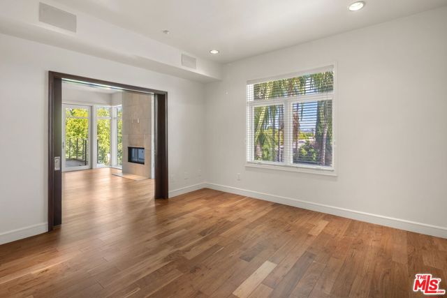 447 North Doheny Drive, 305 photo 27