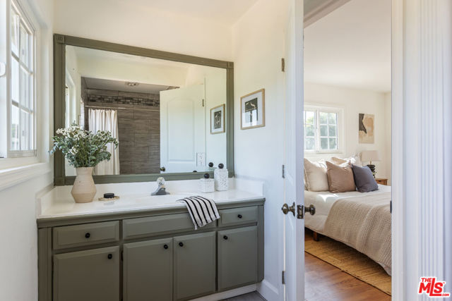 1945 Yosemite Drive, Los Angeles CA: https://media.crmls.org/mediaz/20773ade-319f-4cbf-b0d1-debaa3056f70.jpg