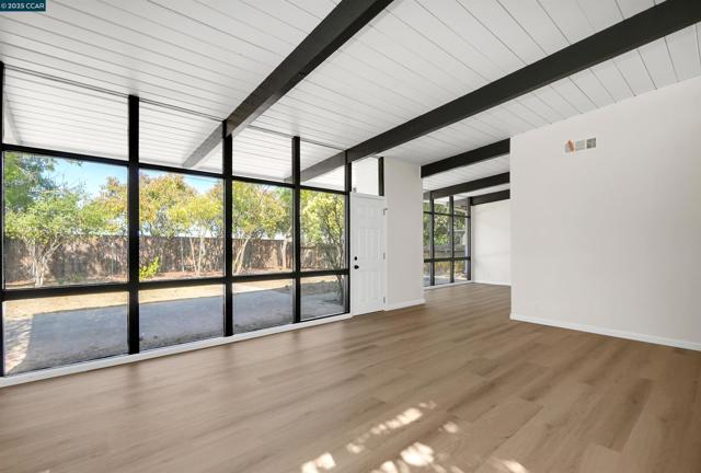 197 Carolos Drive, Pacheco CA: https://media.crmls.org/mediaz/2077a835-a922-4fe9-b9e6-d9d190b61407.jpg